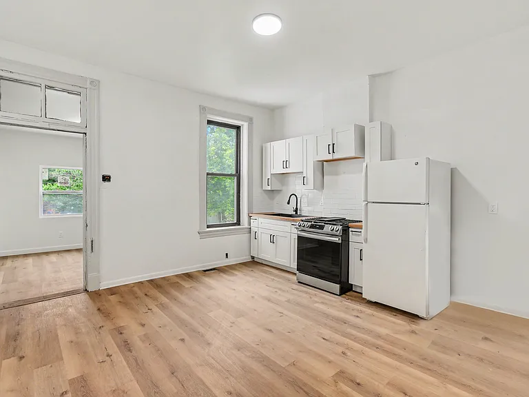 4416 S Grand Blvd — Photo 6