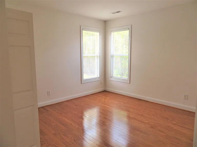 1023 Garden Club Way — Photo 12