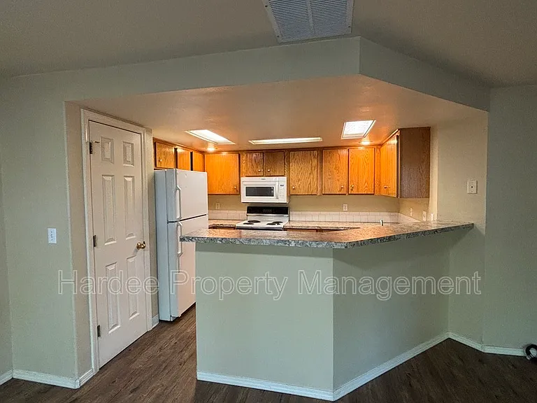 1602 W Highland St — Photo 4