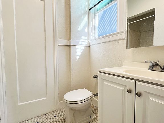 3rd image of 464 43rd Ave #205