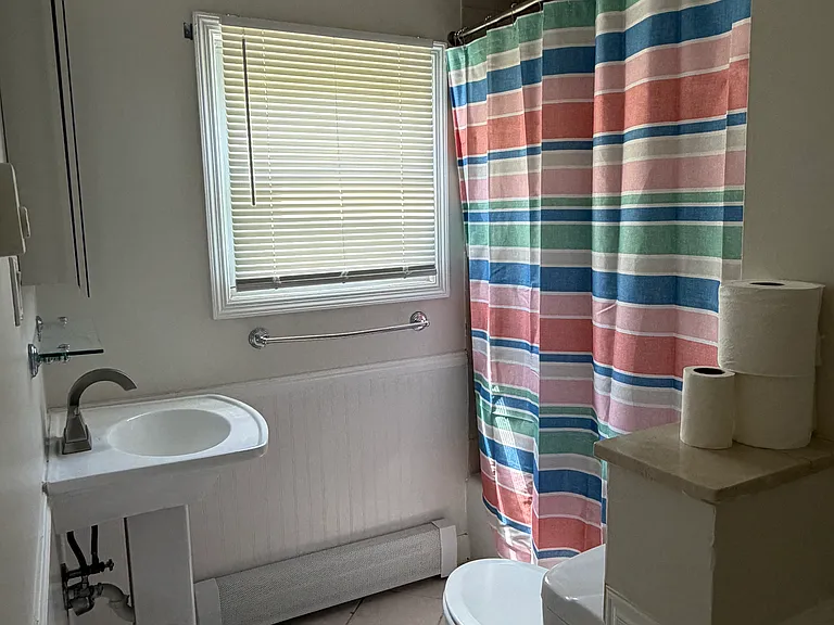 122 Zelus St — Photo 9