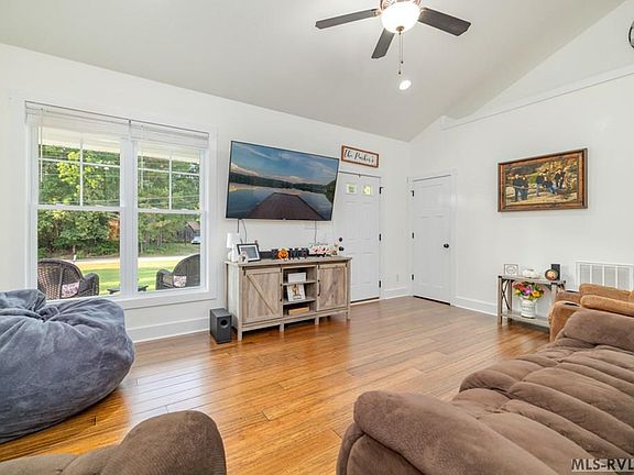 3rd image of 400 Tanglewood Dr