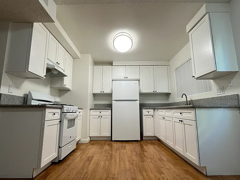 14753 Delano St #C — Photo 2