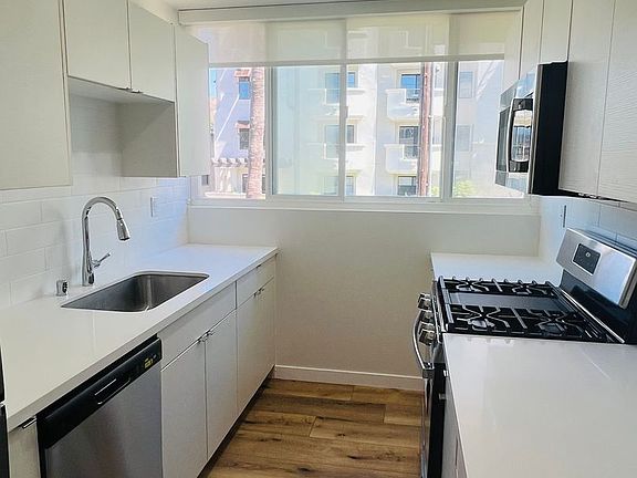 5th image of 11635-11645 Mayfield St #11635-06