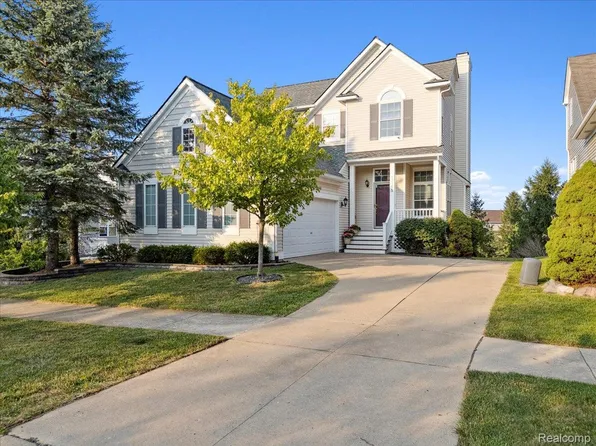 1145 York Ave, Howell, MI 48843