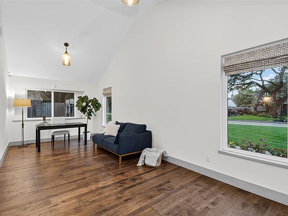 4th image of 14603 Carolcrest Dr