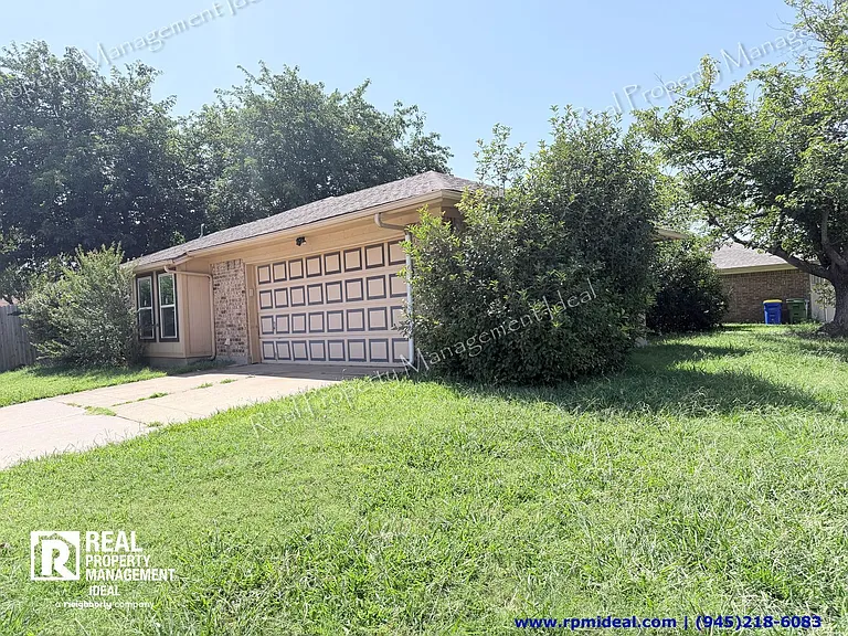 7832 Pebblebrook Dr — Photo 2