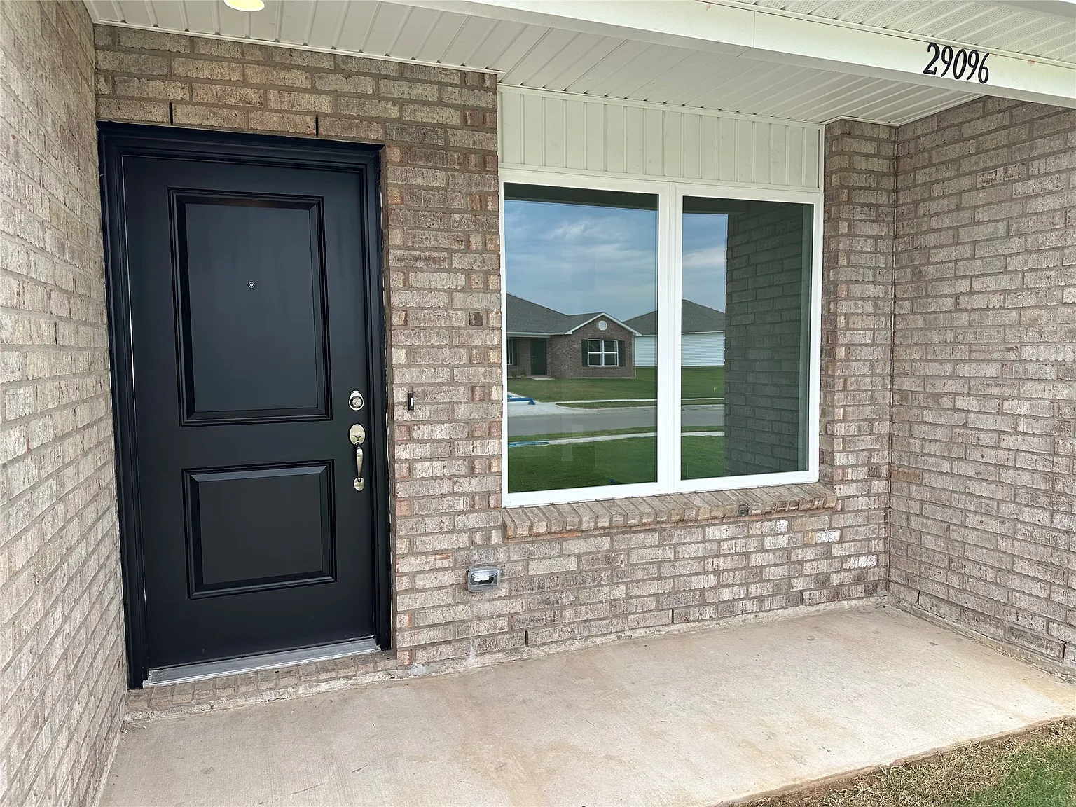 3 bed, 2.0 bath, 1143 sqft, $1,650 — Photo 2