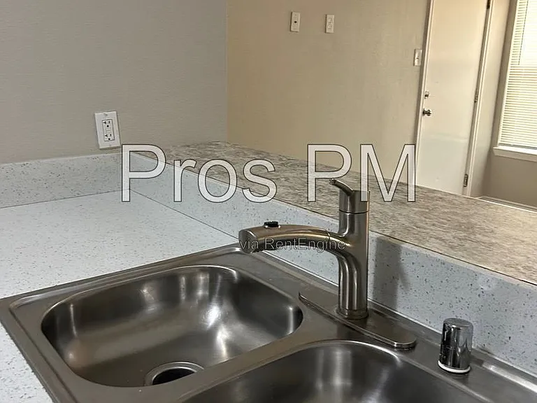 Monarch Place — Photo 37