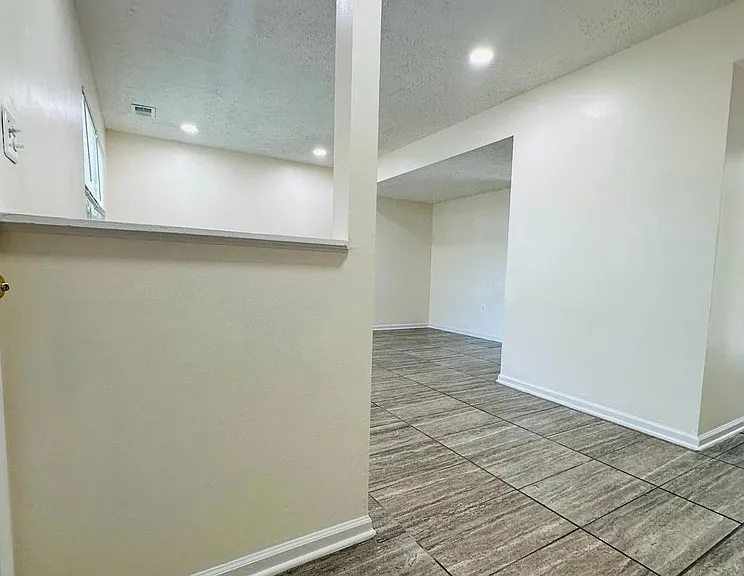 8658 Woodhue Ct — Photo 2