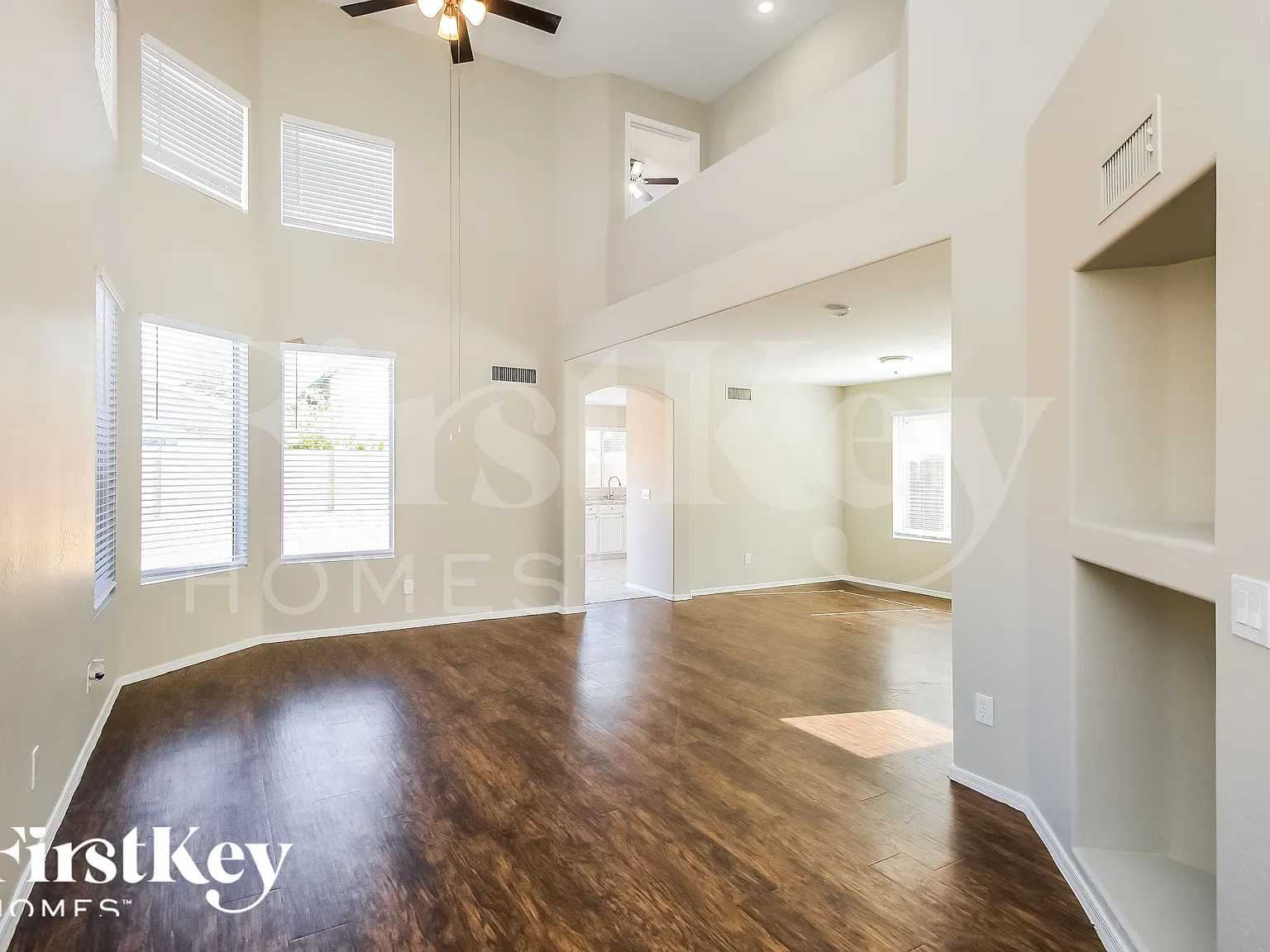 3 bed, 2.0 bath, 1404 sqft, $2,590 — Photo 2