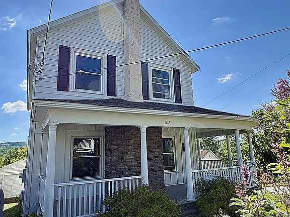 2nd image of 802 Delaware St
