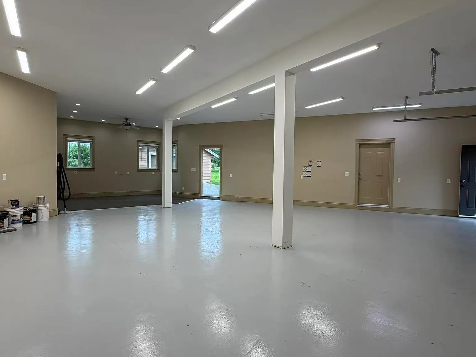 Studio, 1200 sqft, $2,200 — Photo 3