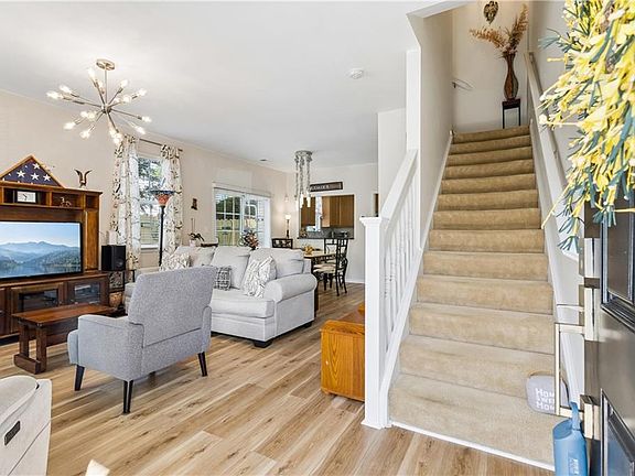 3rd image of 1528 Hambledon Loop