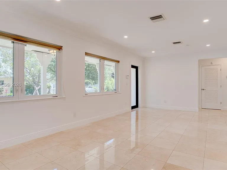 500 SW 51st Ct — Photo 15
