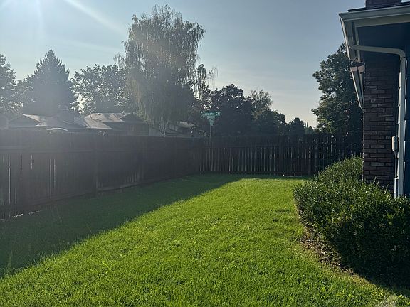 5th image of 9917 N Arapaho Ct