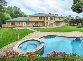 76 Drake Ln, Manhasset, NY 11030