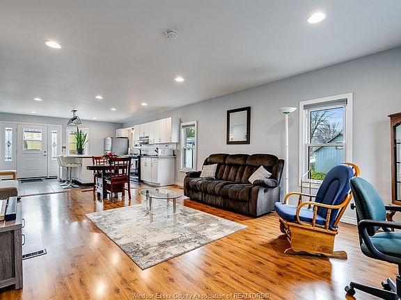 2nd image of 5 Dufferin St N