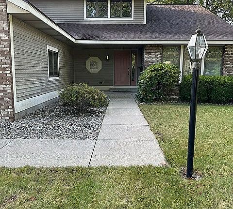 3rd image of 1431 Shorewood Dr