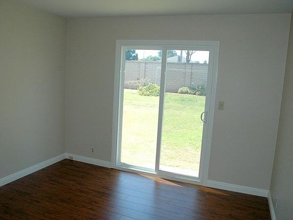 5th image of 893 Governor St