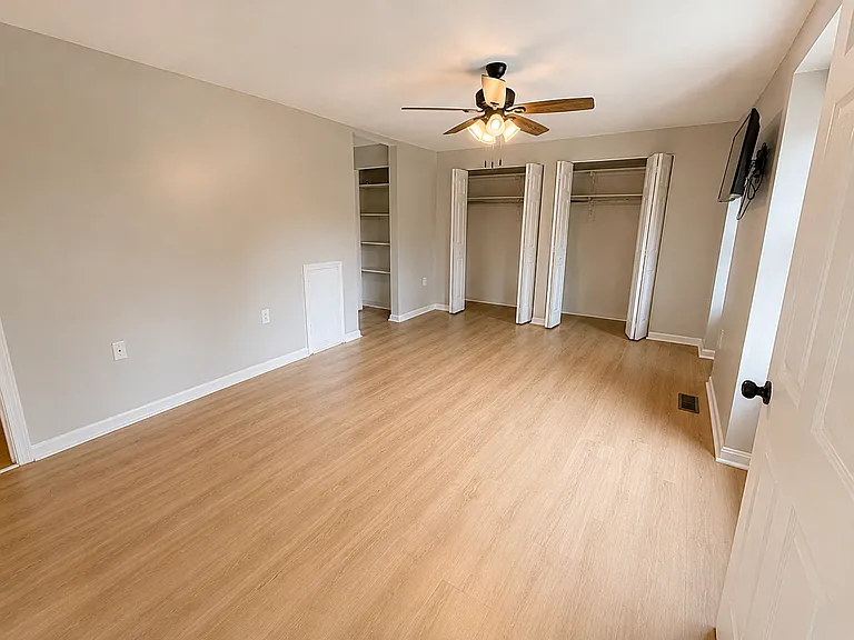 116 Smithfield Ct — Photo 16