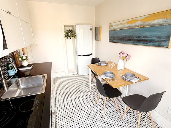 3rd image of 2378 Saint Clair Ave W #2