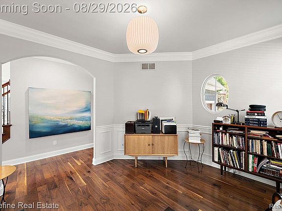5th image of 149 Woodward Ave