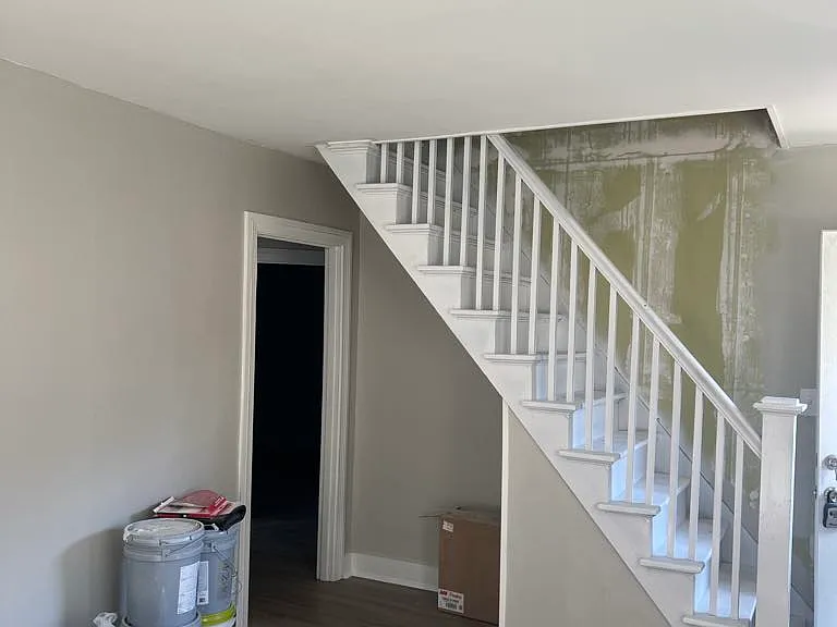2702 Holt Ln — Photo 3