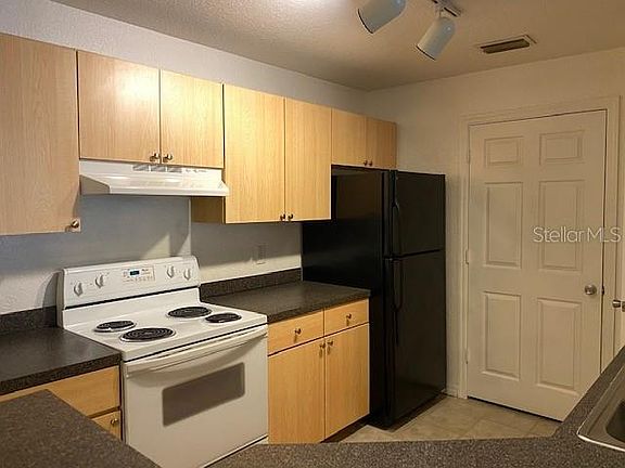 3rd image of 4911 Cambridge Blvd APT 203