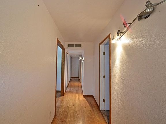 4th image of 907 Washington Ave