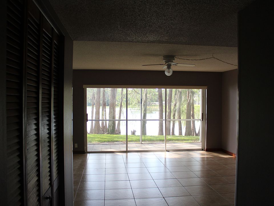 Living Area - Lake View