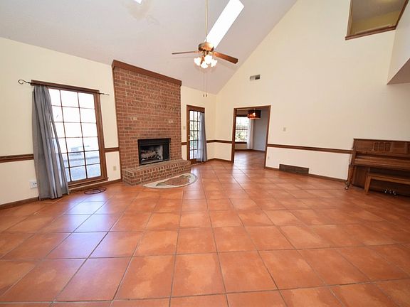 4th image of 8236 Tulip Rose Ln