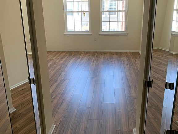 4th image of 229 Kempsey Dr #229