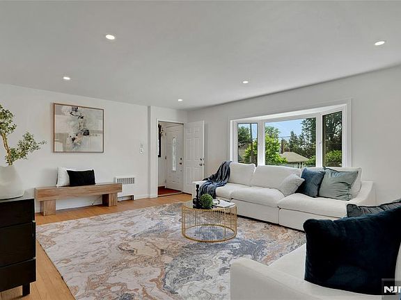 5th image of 177 Parkway