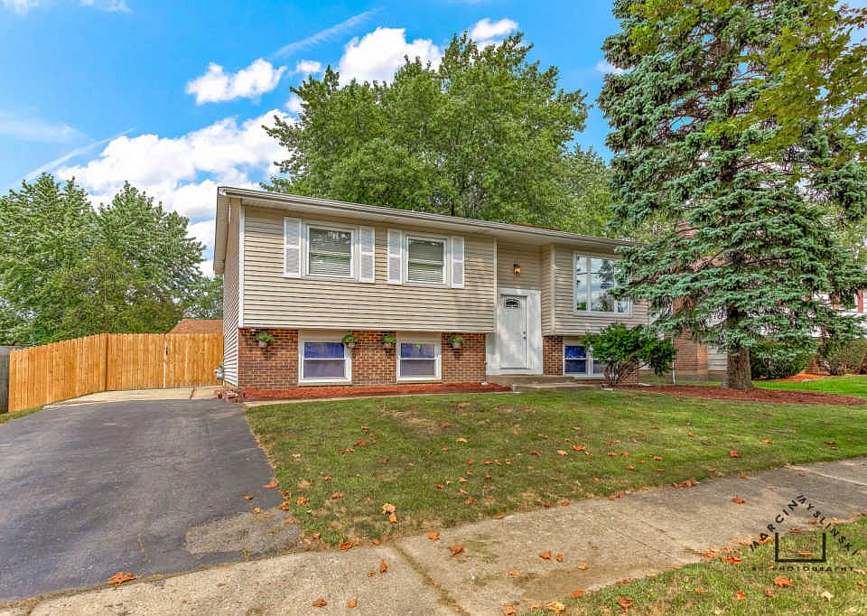 1st image of 161 Garden Dr