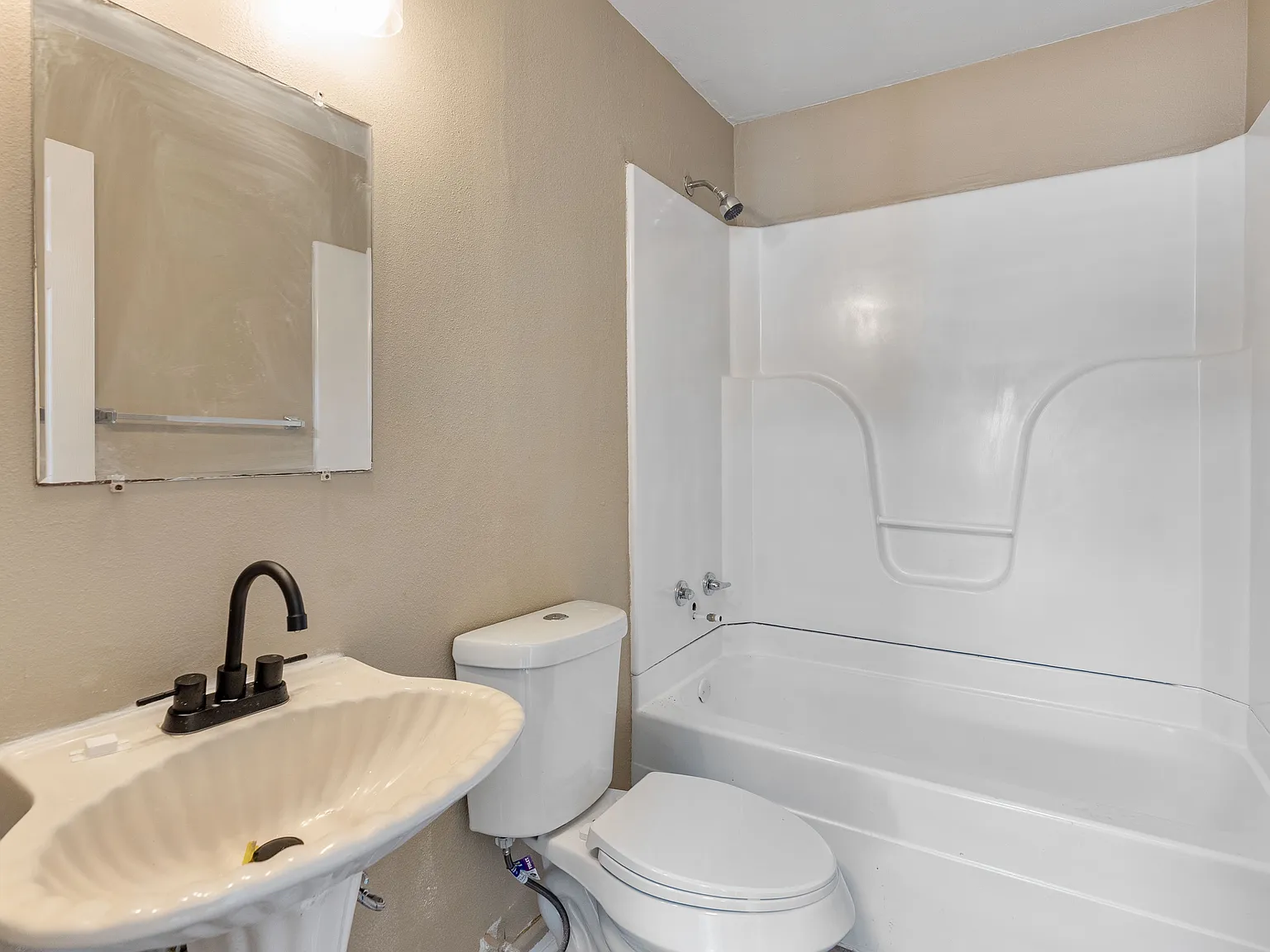 2 bed, 750 sqft, $950 — Photo 3