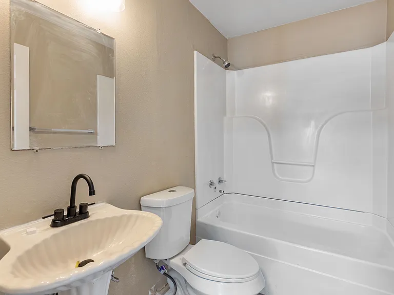 652 Robinson St #4 — Photo 3