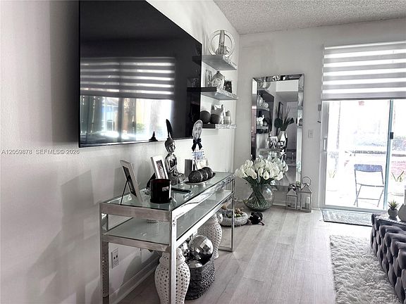 4th image of 1543 Barcelona Way #5-30