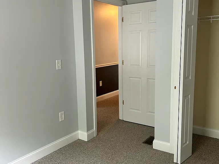 432 Howe St — Photo 38