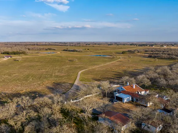 1892 County Road 428, Stockdale, TX 78160