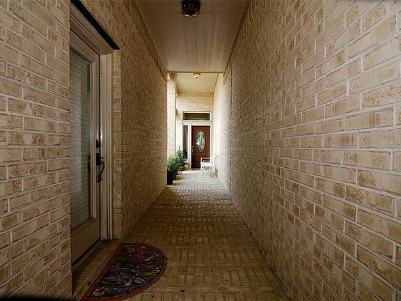 3rd image of 312 Marina Oaks Ct