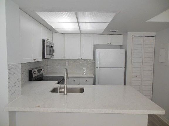 2nd image of 718 Executive Center Dr APT 13