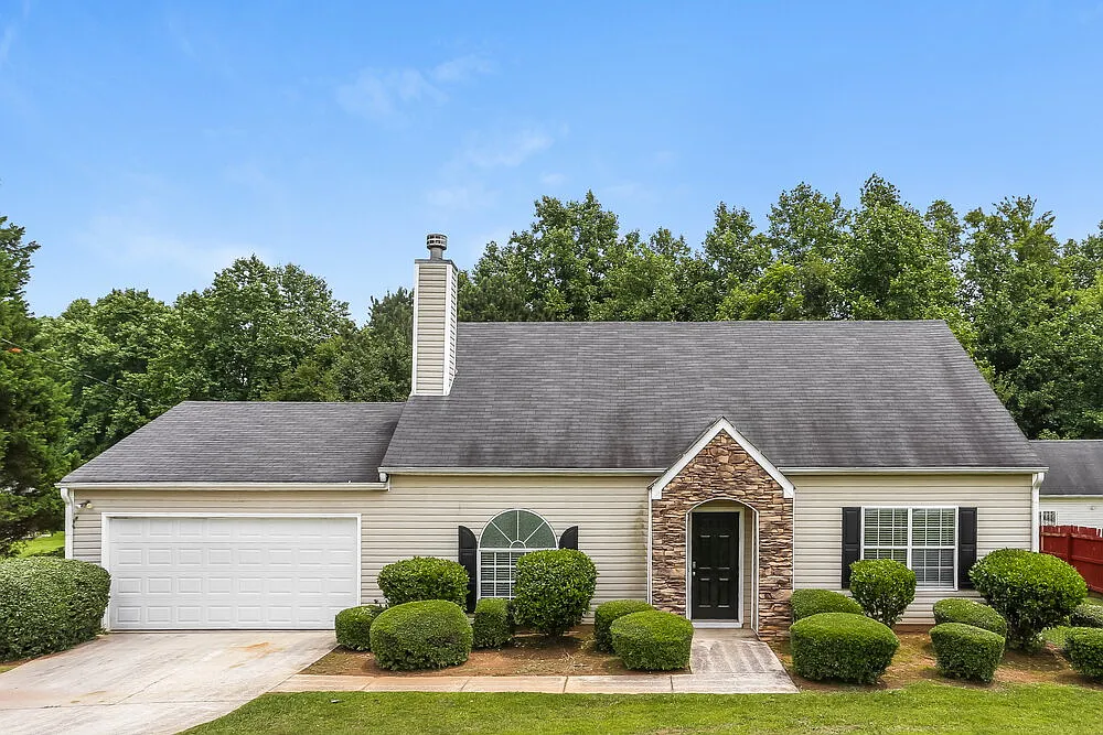 4 bed, 2.0 bath, 1500 sqft, $2,940 — Photo 1