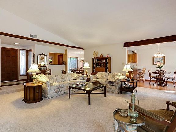 4th image of 840 Lake Forest Cir