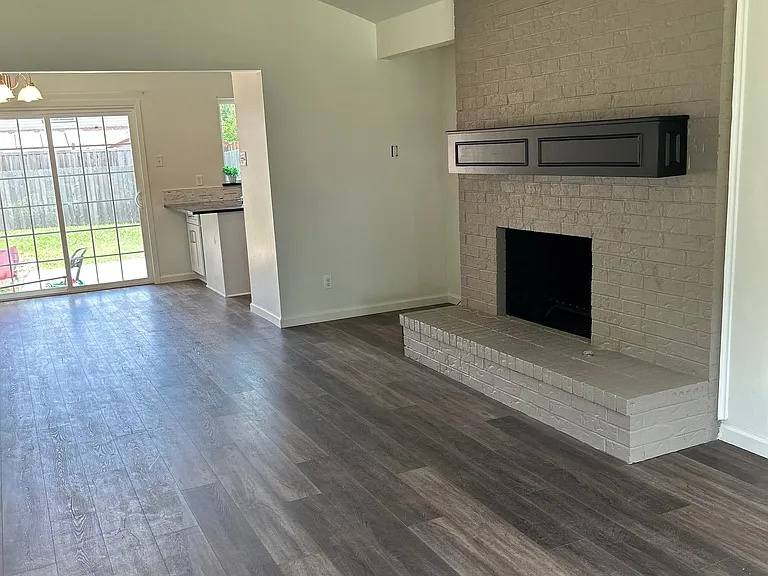 1422 Trowbridge St — Photo 5