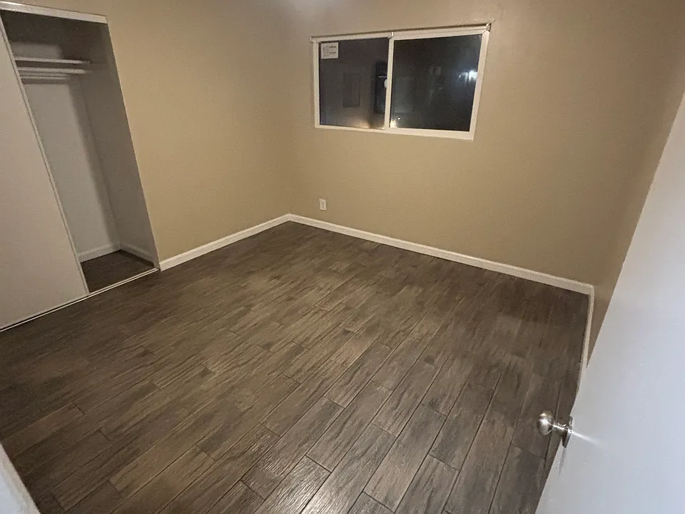 2921 W Rosecrans Ave #10