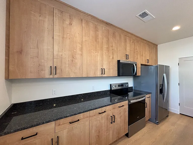 73 N 520 W #10 — Photo 9