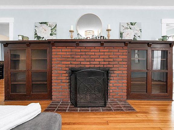 5th image of 411 E Walnut St
