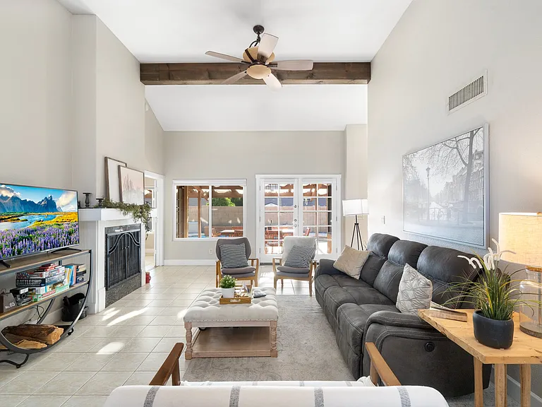 10854 N 110th Pl — Photo 3