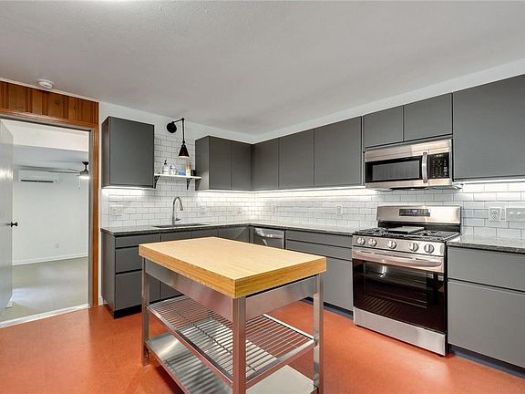 3rd image of 4504 Elwood Rd